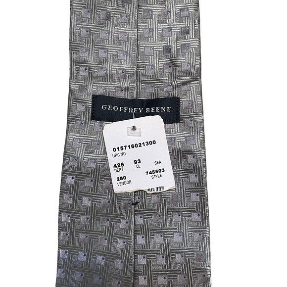 Geoffrey Beene Mens Tie Green Geometric Pattern‎ 100% Silk 58.5"L X 4"W - Picture 3 of 5